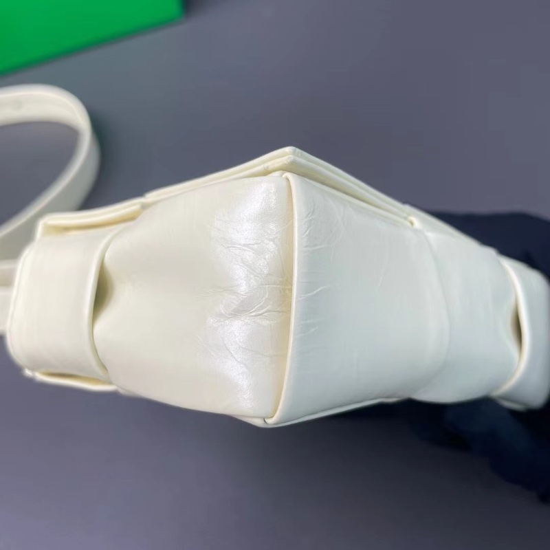 BV Candy Cassette 系列 mini 六格 米黃色 編織包 油蠟皮12*8.5*4.5 98新配件塵袋 盒子-8