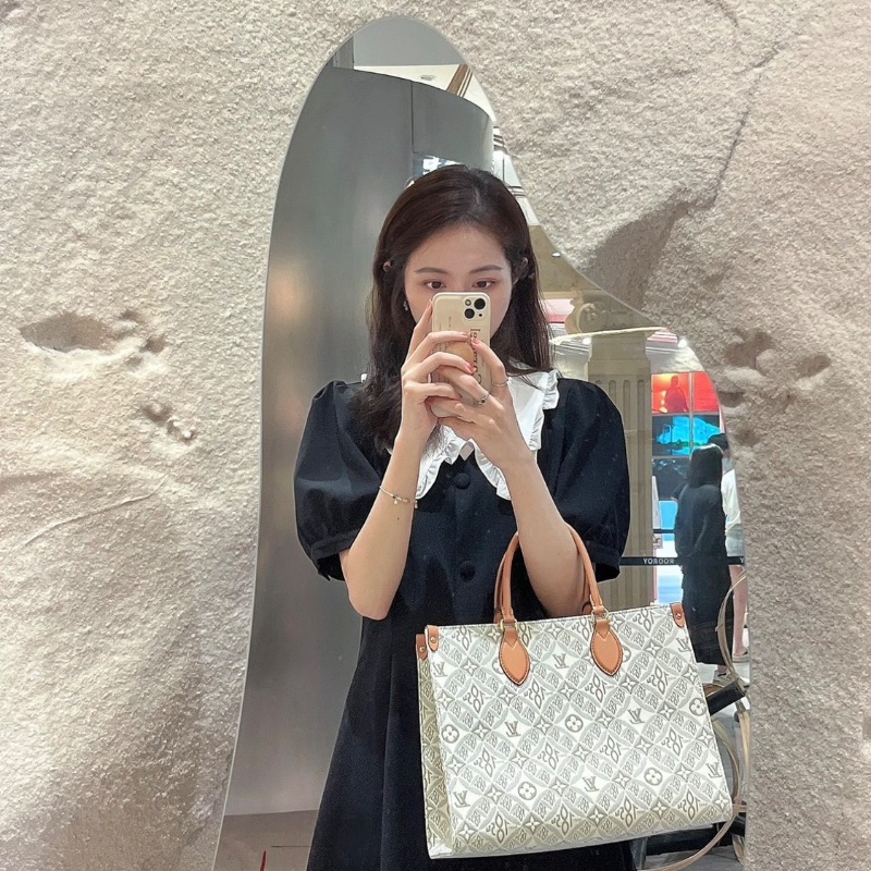 LV onthego刺繡托特包中號  35*25  99新配件塵袋盒子購證-0