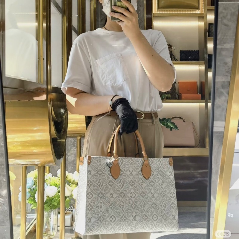 LV onthego刺繡托特包中號 35*25 99新配件塵袋盒子購證-1