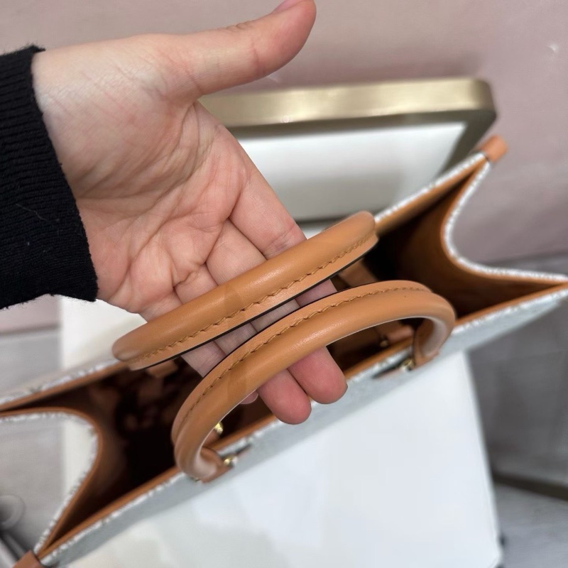 LV onthego刺繡托特包中號 35*25 99新配件塵袋盒子購證-3