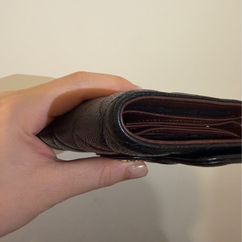 CHANEL 經典荔枝皮銀扣短夾-7