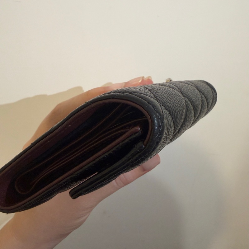 CHANEL 經典荔枝皮銀扣短夾-8