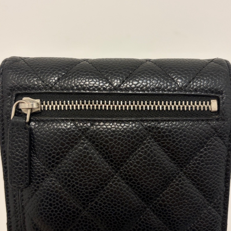 CHANEL 經典荔枝皮銀扣短夾-13