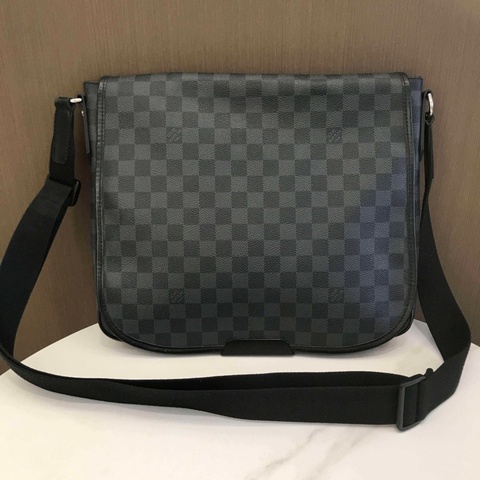 lv路易威登/Louis Vuitton 男士斜挎 郵差 黑棋盤 好成色 尺寸：長33cm