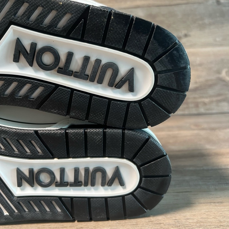 LOUIS VUITTON Trainer 黑白牛仔 魔術貼 熊貓 41碼-7