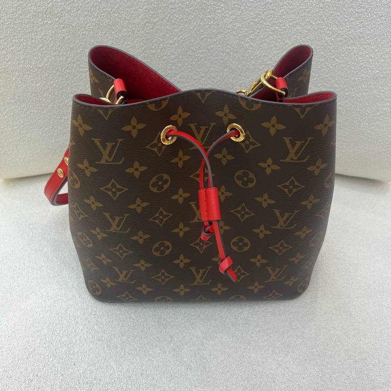 LV路易威登經典老花紅水桶包尺寸26x26x17.5附件:無-0