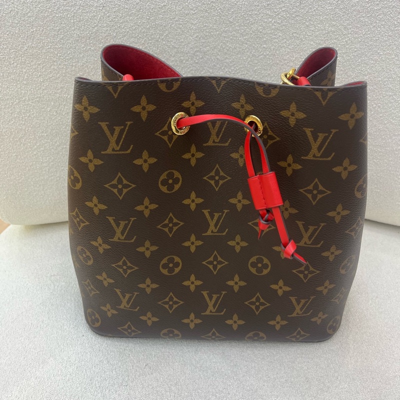 LV路易威登經典老花紅水桶包尺寸26x26x17.5附件:無-1