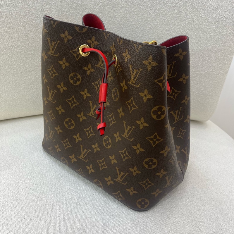 LV路易威登經典老花紅水桶包尺寸26x26x17.5附件:無-3