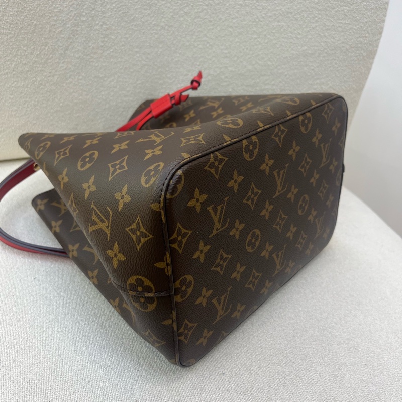 LV路易威登經典老花紅水桶包尺寸26x26x17.5附件:無-4