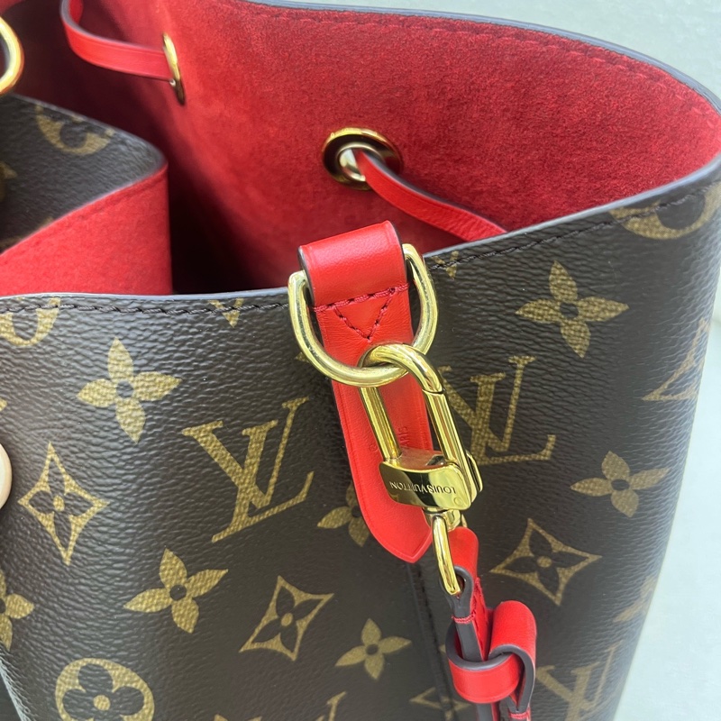 LV路易威登經典老花紅水桶包尺寸26x26x17.5附件:無-5