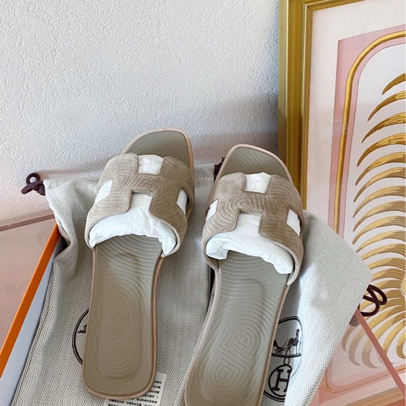 愛馬仕H拖鞋 米灰色麂皮 豬鼻子壓紋圖案 37碼 附件:塵袋+盒-0