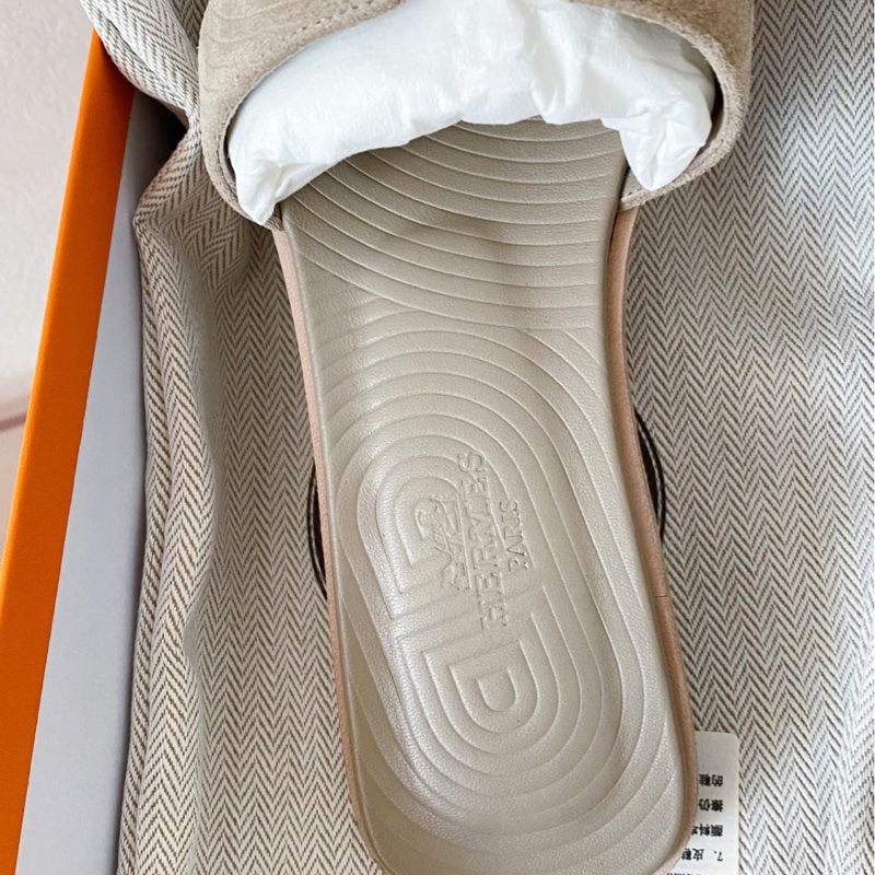 愛馬仕H拖鞋 米灰色麂皮 豬鼻子壓紋圖案 37碼 附件:塵袋+盒-1