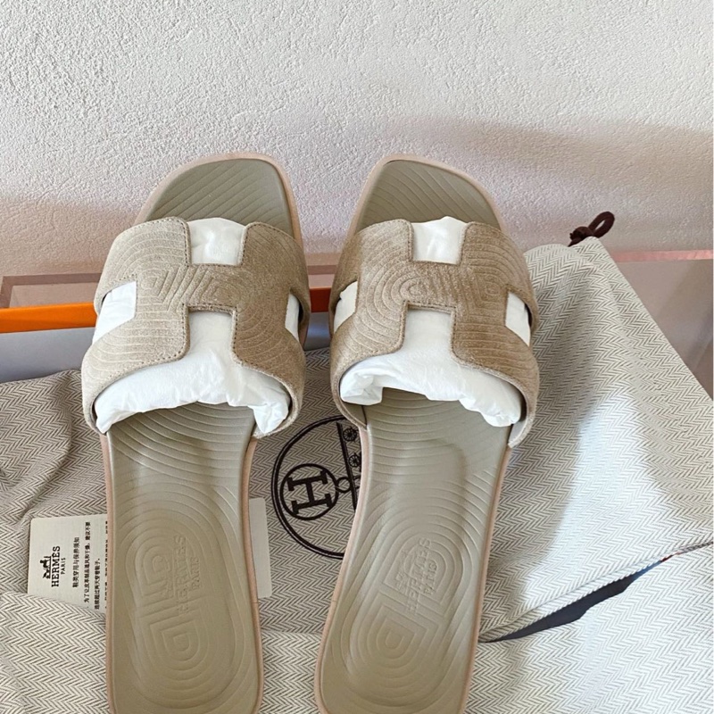 愛馬仕H拖鞋 米灰色麂皮 豬鼻子壓紋圖案 37碼 附件:塵袋+盒-3
