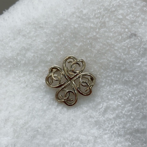 （全新閒置）CHANEL 22p新款鏤空愛心胸針