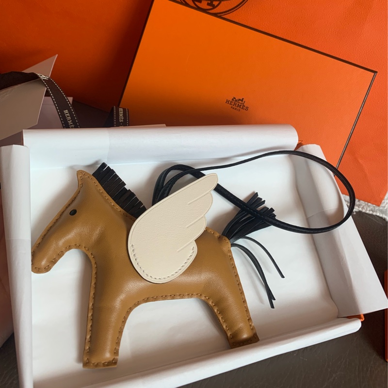 愛馬仕 飛馬吊飾 掛飾 全新連購證影本 黑色 芝麻色 奶昔白 全新 MM Hermès Pegase Rodeo MM 掛飾-1