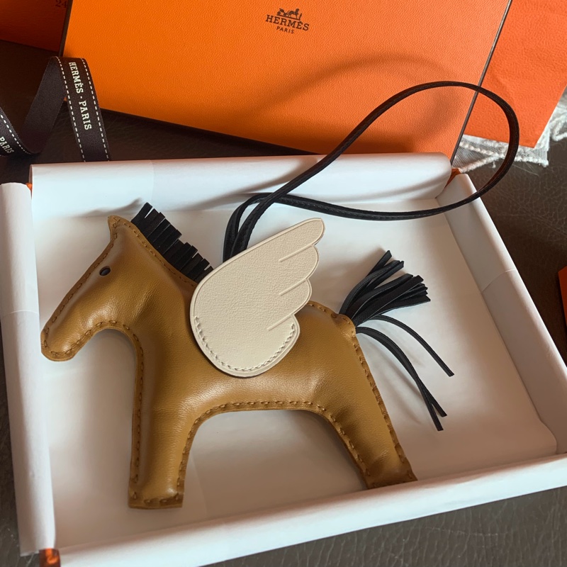 愛馬仕 飛馬吊飾 掛飾 全新連購證影本 黑色 芝麻色 奶昔白 全新 MM Hermès Pegase Rodeo MM 掛飾-2