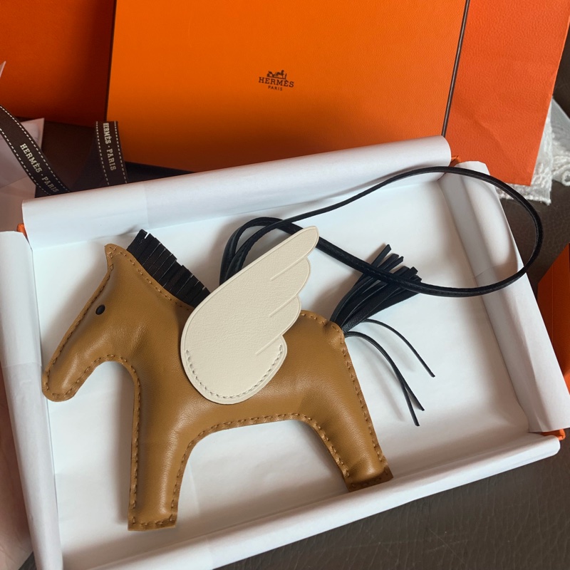 愛馬仕 飛馬吊飾 掛飾 全新連購證影本 黑色 芝麻色 奶昔白 全新 MM Hermès Pegase Rodeo MM 掛飾-3
