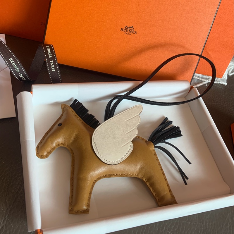 愛馬仕 飛馬吊飾 掛飾 全新連購證影本 黑色 芝麻色 奶昔白 全新 MM Hermès Pegase Rodeo MM 掛飾-6