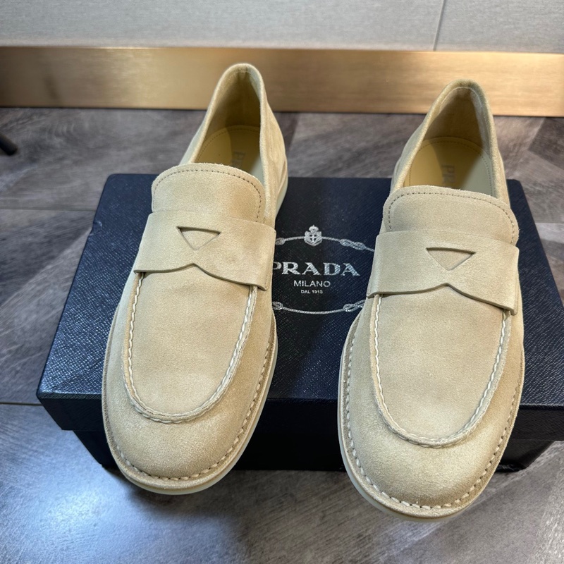 闲置新未使用 Prada 普拉達 42.5碼麂皮樂福鞋 休閒鞋 老錢風 百搭大氣 型男必備 男款 駝色 超值-0