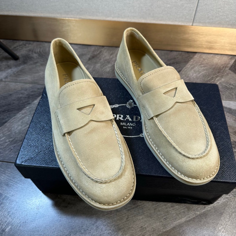 闲置新未使用 Prada 普拉達 42.5碼麂皮樂福鞋 休閒鞋 老錢風 百搭大氣 型男必備 男款 駝色 超值-1