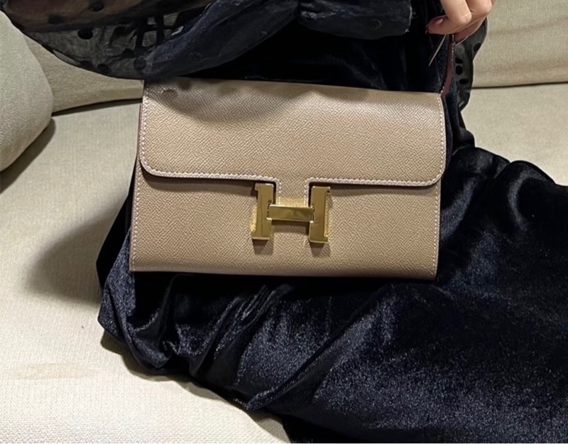 【97新 ✨ 全網最低價!】 Hermes 愛馬仕 constance 康康錢包 風衣灰 斜挎包(下單前先詢問庫存❗️)-0