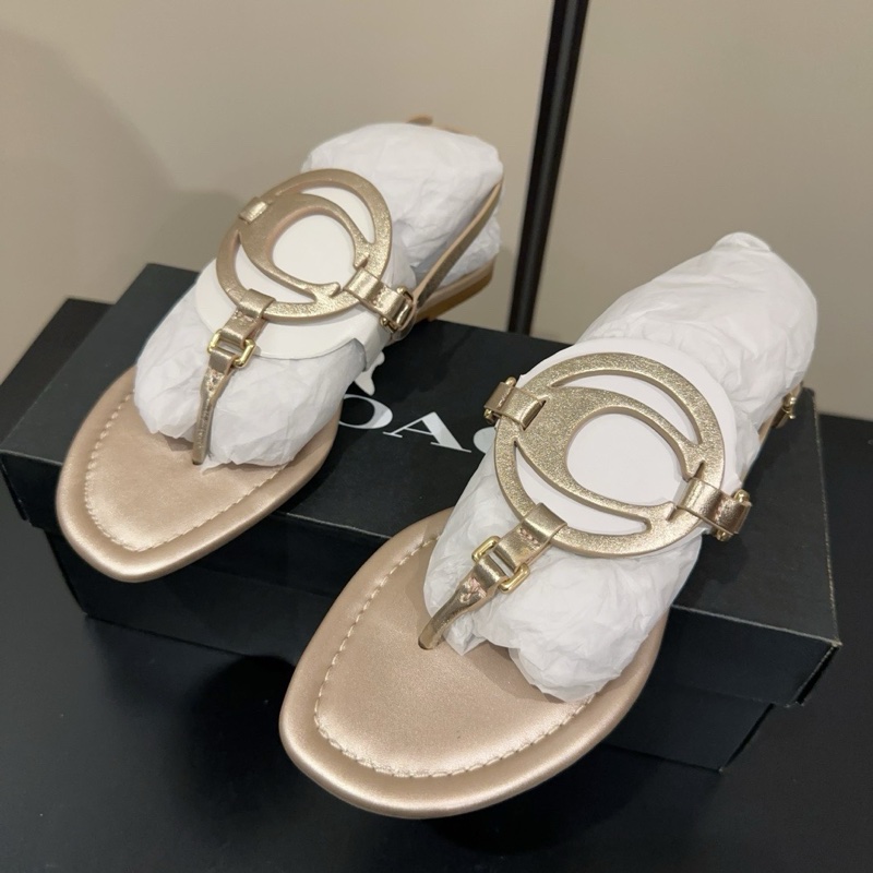 Coach 蔻馳 夾腳時尚搭扣涼鞋 37码上腳舒適好走 越南產 女款 金色 超值-3