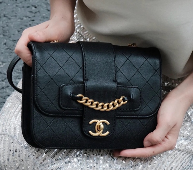 【97新 ✨ 全網最低價!】 CHANEL/香奈兒 黑金 graphic chic郵差包 單肩斜挎包 (下單前先詢問庫存❗️)-2