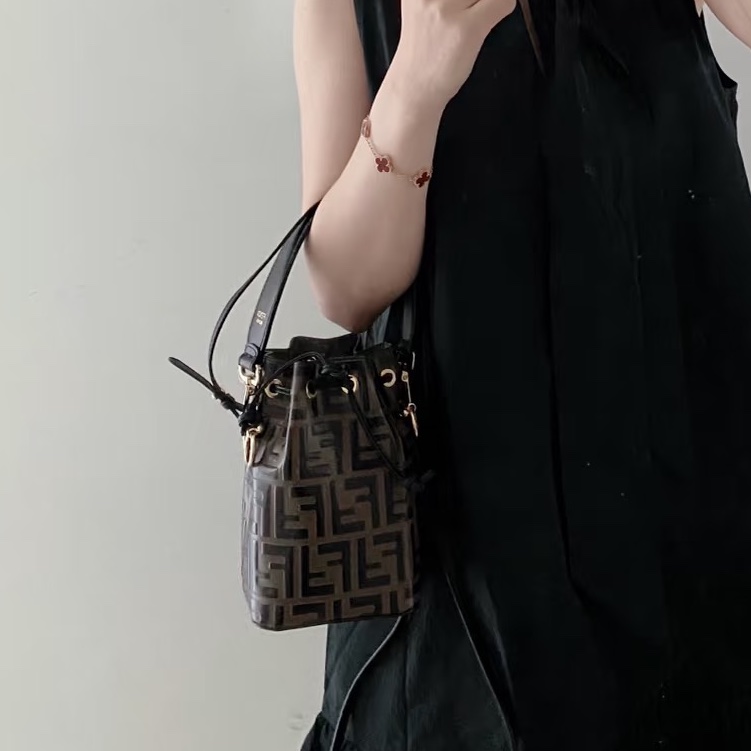 輕巧耐用✨99新🆕Fendi芬迪棕黑拼色老花mini水桶包單肩斜挎手提包-4