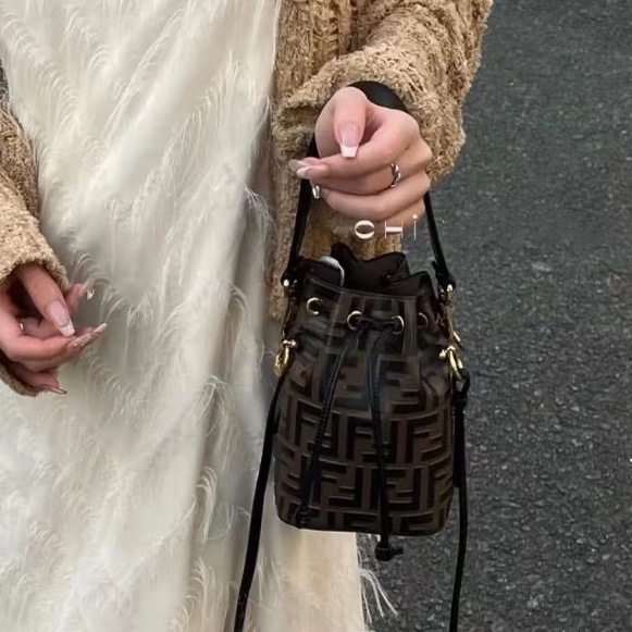 輕巧耐用✨99新🆕Fendi芬迪棕黑拼色老花mini水桶包單肩斜挎手提包-5