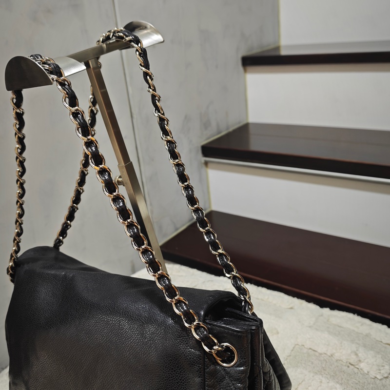 ChanelVintage 黑銀浮雕托特機場包-17