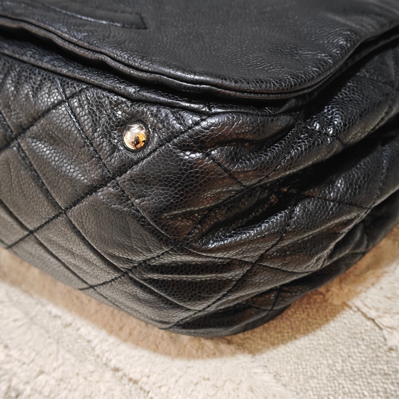 ChanelVintage 黑銀浮雕托特機場包-21