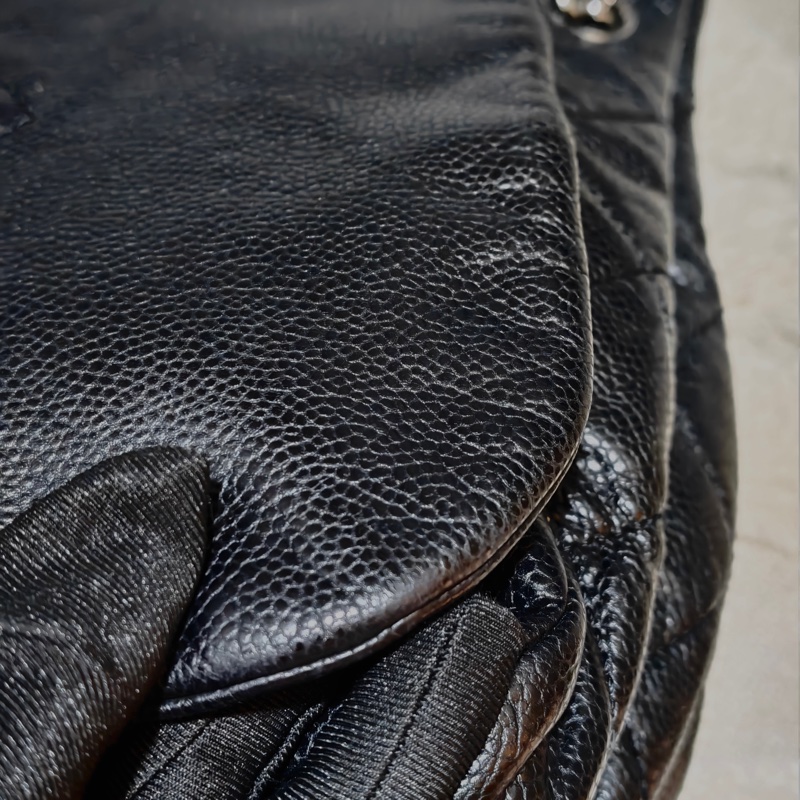 ChanelVintage 黑銀浮雕托特機場包-22