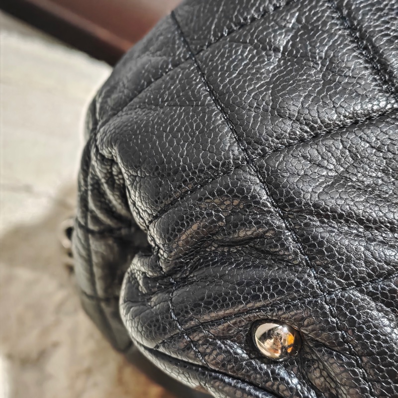 ChanelVintage 黑銀浮雕托特機場包-26