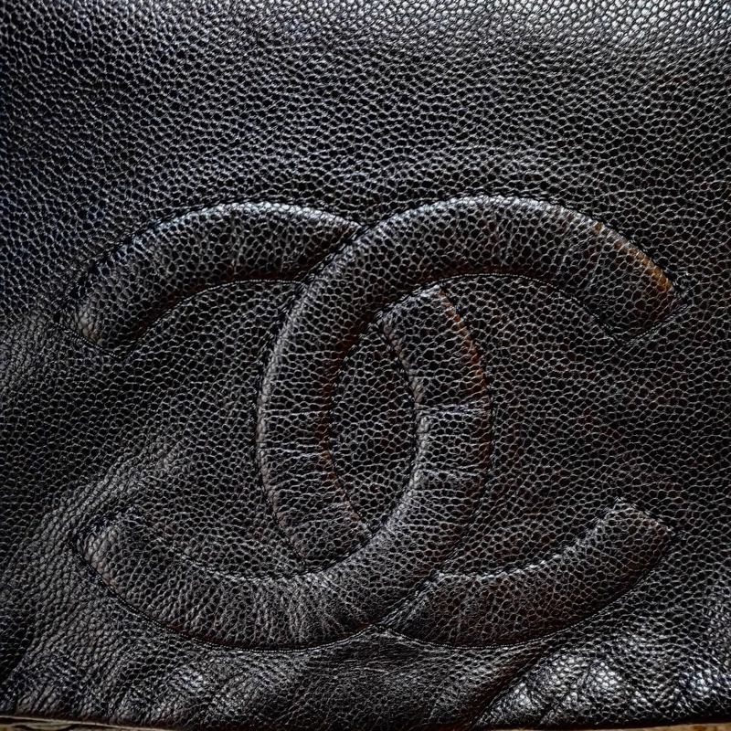 ChanelVintage 黑銀浮雕托特機場包-27