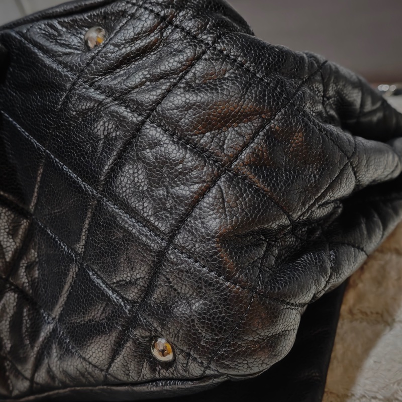 ChanelVintage 黑銀浮雕托特機場包-28