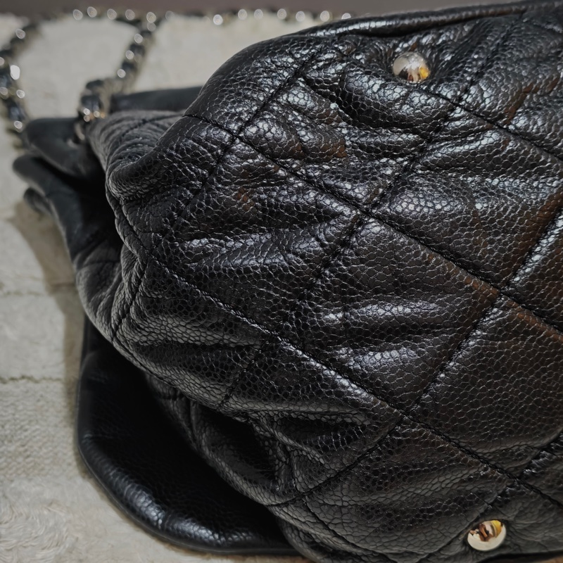 ChanelVintage 黑銀浮雕托特機場包-29