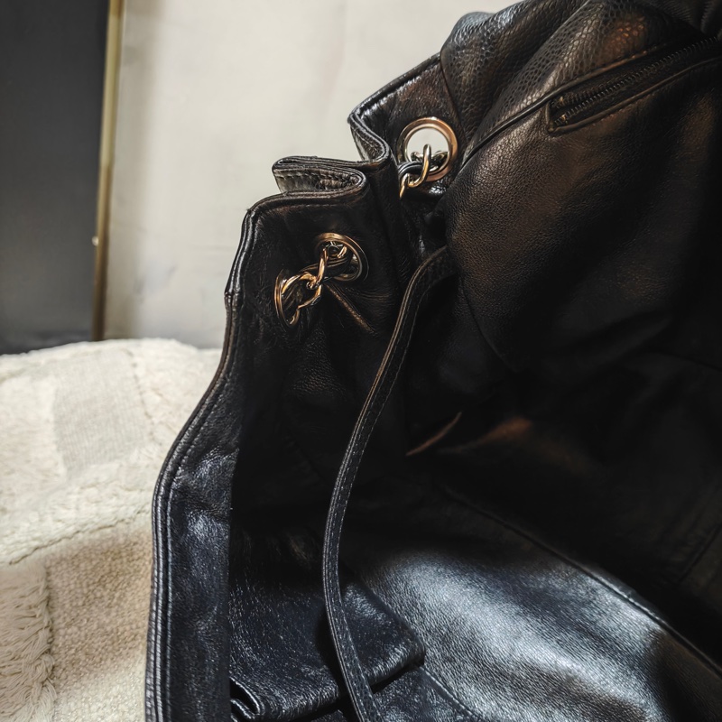 ChanelVintage 黑銀浮雕托特機場包-34