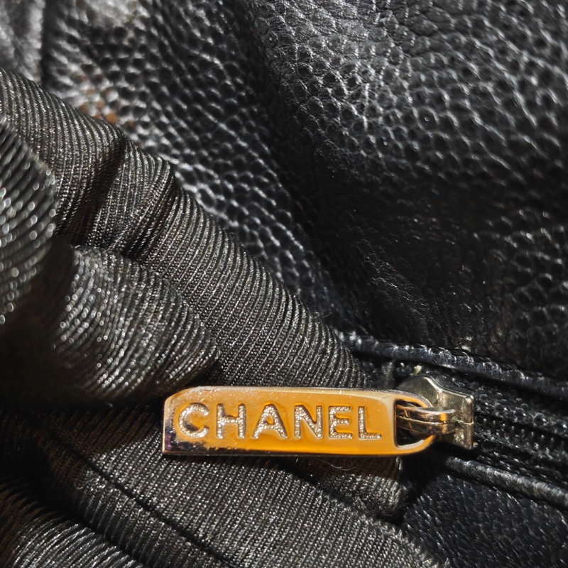 ChanelVintage 黑銀浮雕托特機場包-35