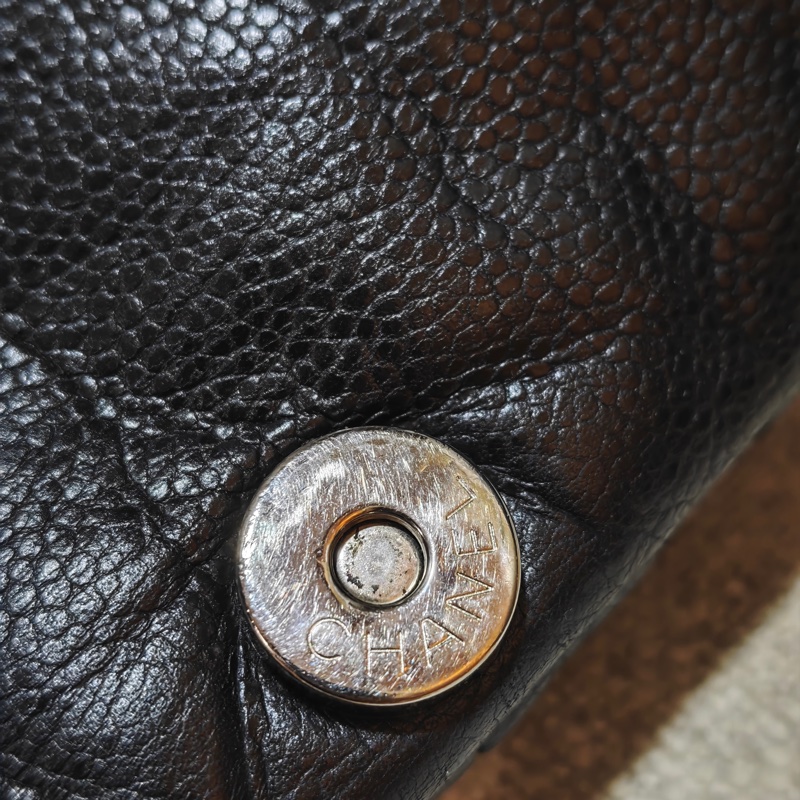 ChanelVintage 黑銀浮雕托特機場包-38