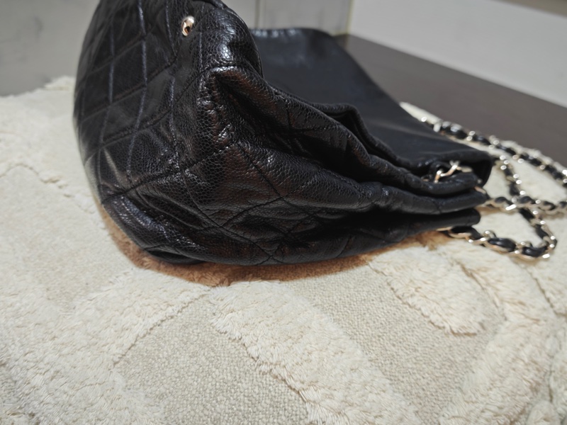 ChanelVintage 黑銀浮雕托特機場包-43