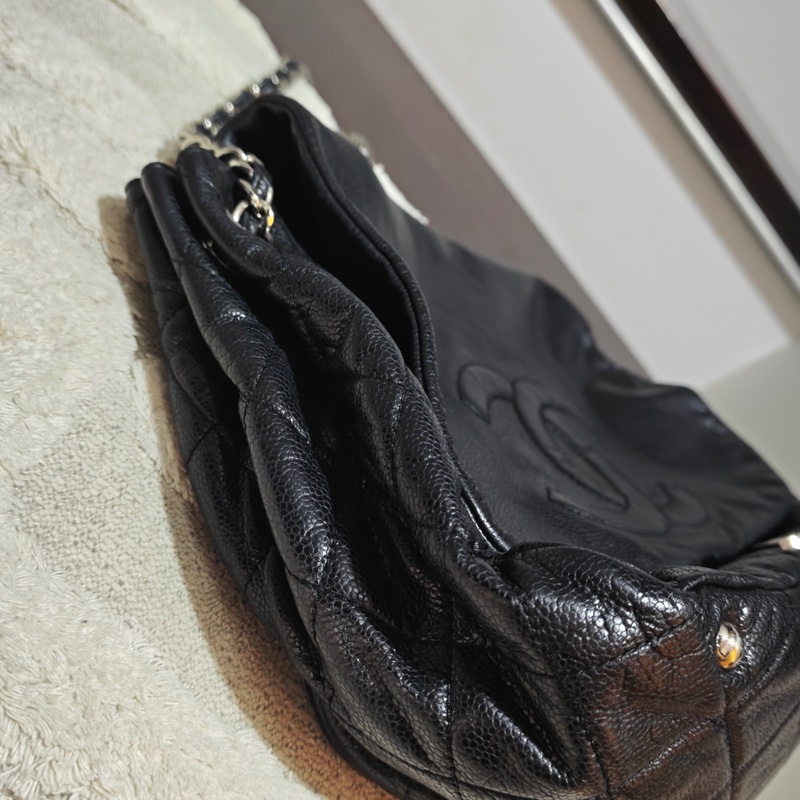 ChanelVintage 黑銀浮雕托特機場包-44