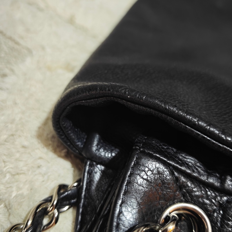 ChanelVintage 黑銀浮雕托特機場包-46