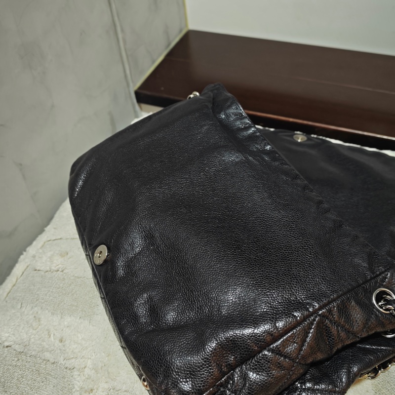 ChanelVintage 黑銀浮雕托特機場包-48