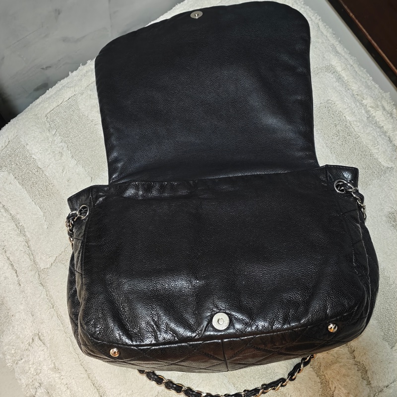 ChanelVintage 黑銀浮雕托特機場包-49