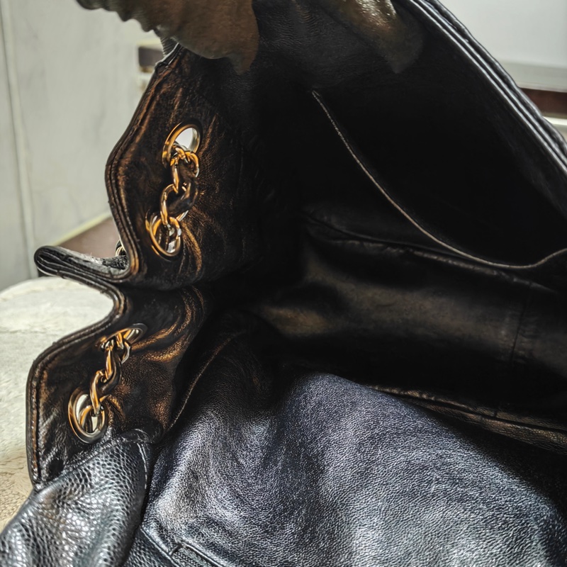 ChanelVintage 黑銀浮雕托特機場包-51