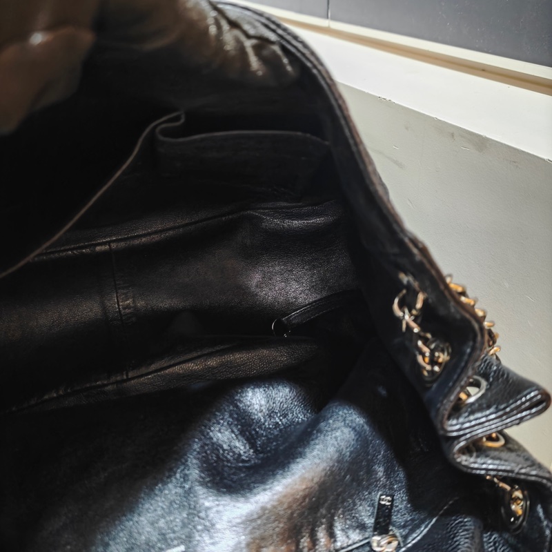 ChanelVintage 黑銀浮雕托特機場包-52