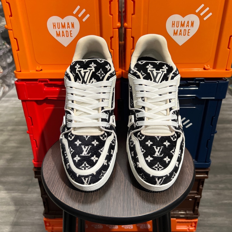Lv trainer 黑白絲絨 Eu41-3