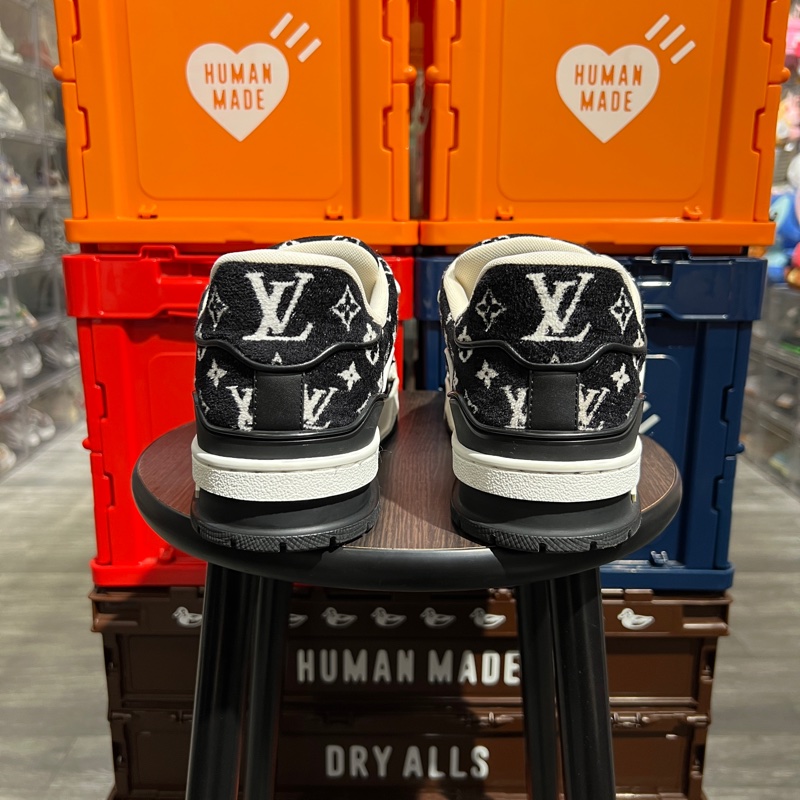 Lv trainer 黑白絲絨 Eu41-4