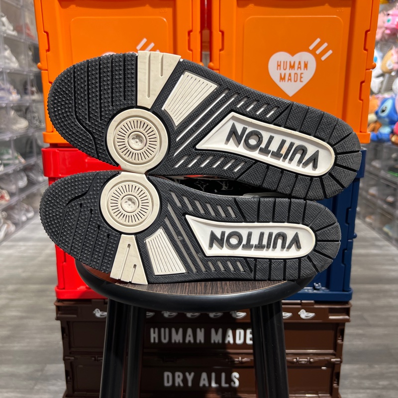 Lv trainer 黑白絲絨 Eu41-5