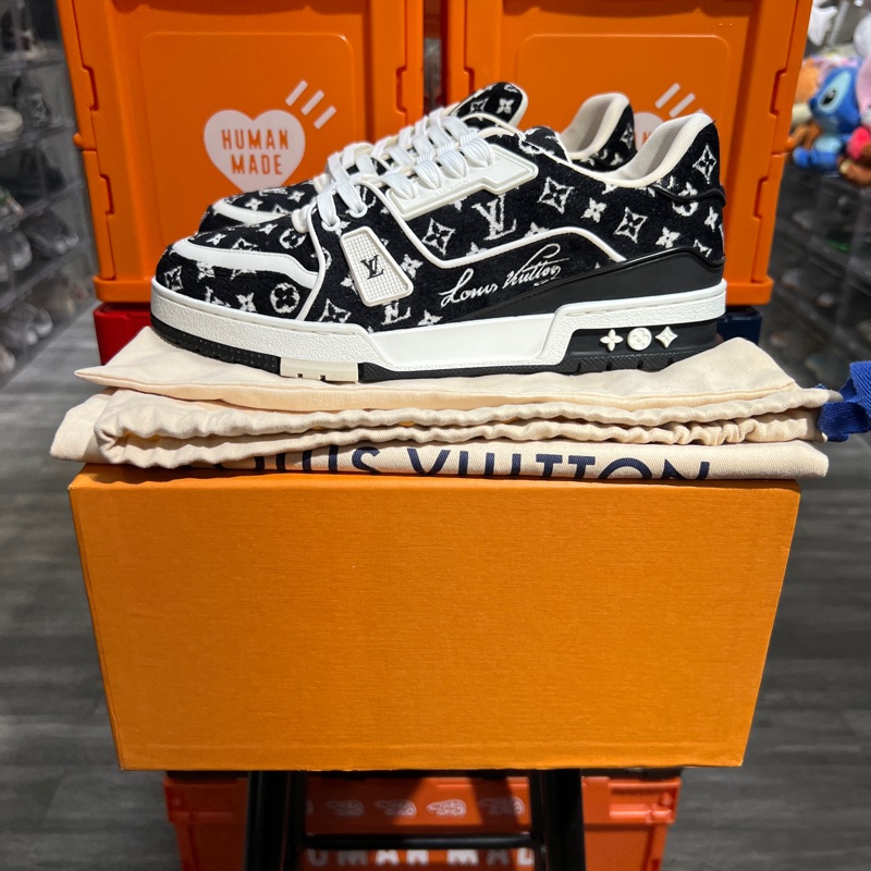 Lv trainer 黑白絲絨 Eu41-7